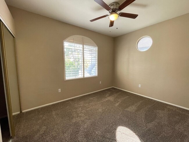 Building Photo - Mission Ridge Condos-Gorgeous 2nd Floor Un...