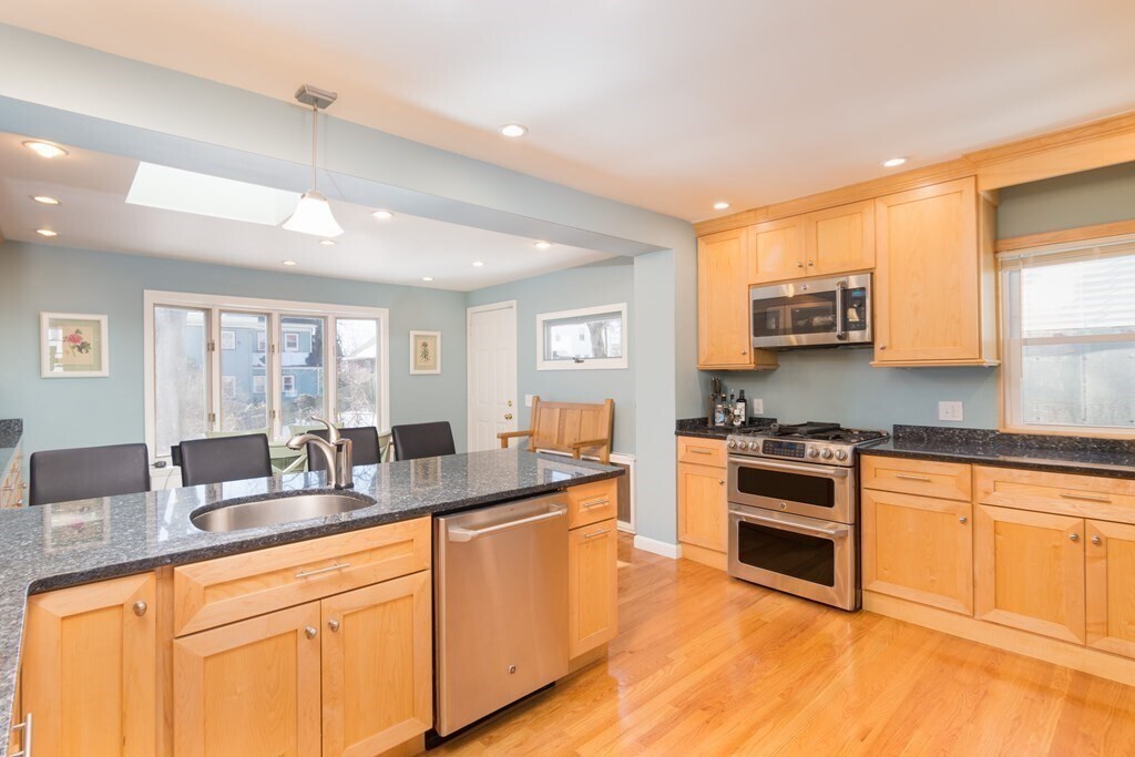 Building Photo - 46 Cerdan Ave