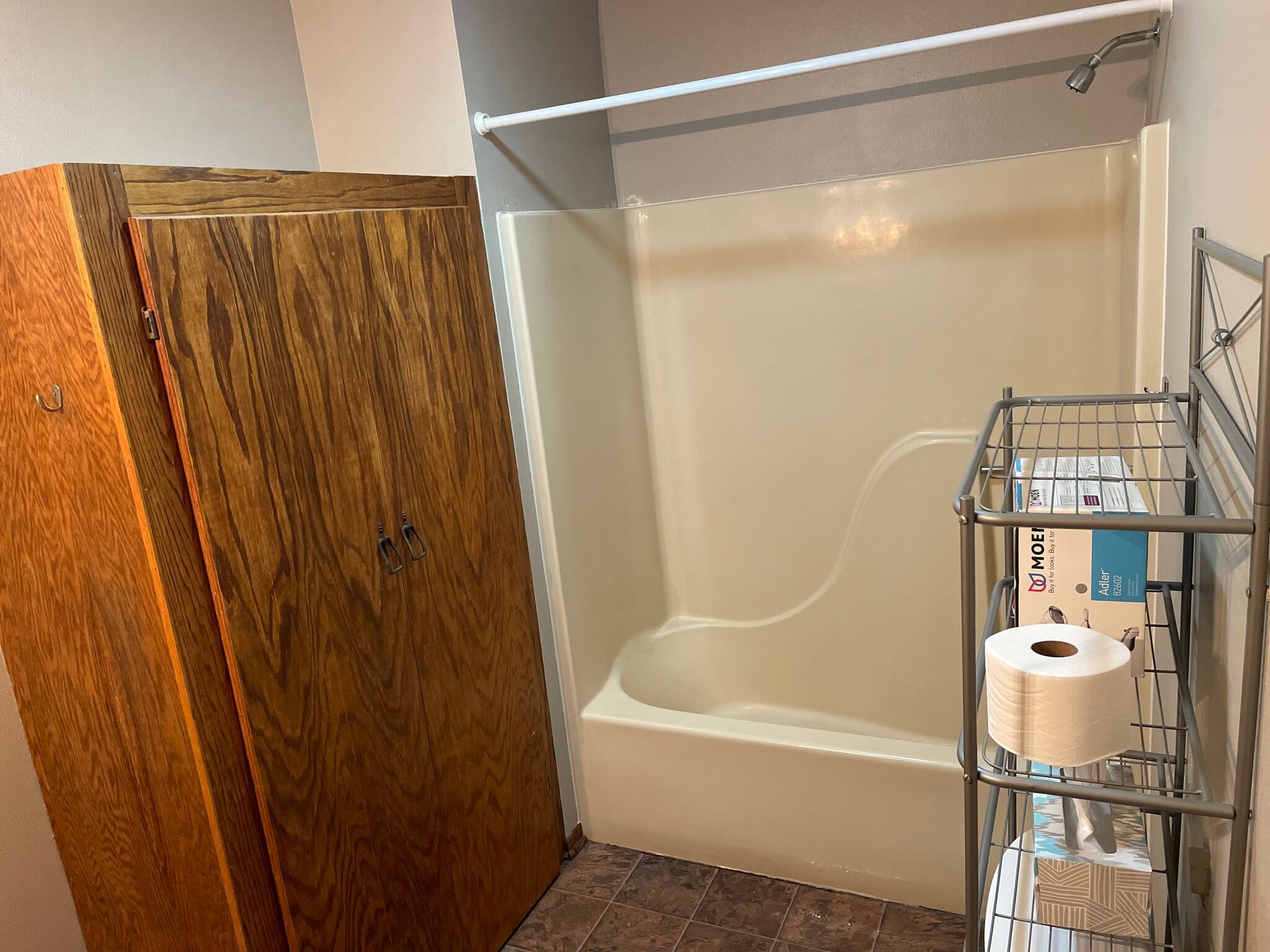 Building Photo - 829 E 9th St S