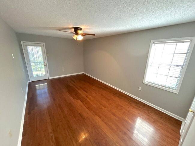 Building Photo - 5144 Country View Ln