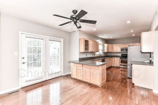 Building Photo - 6033 Woodlake Ln