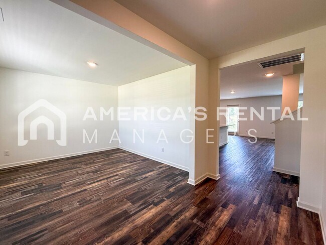 Building Photo - Gorgeous New Construction 5 Bed / 3 Bath H...
