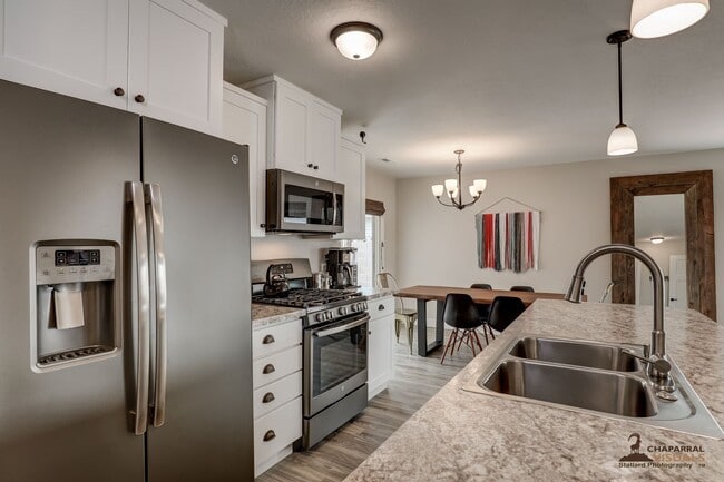 Building Photo - Spacious Family Home in Parowan