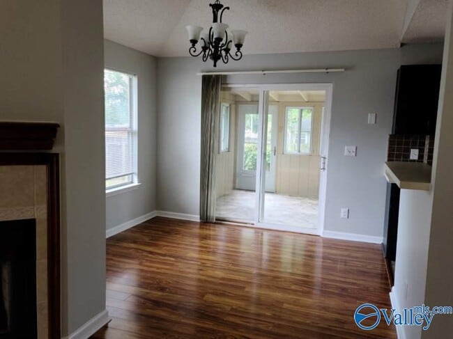 Building Photo - 201 Swallowtail Ln