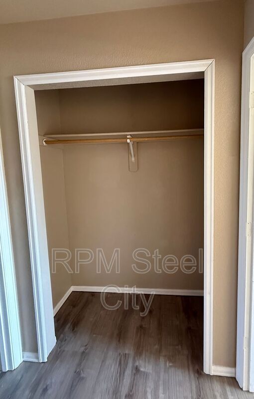 Building Photo - 1717 Oakshire Ln