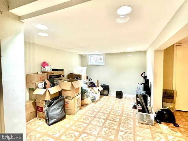 Building Photo - 41 Brookview Cir