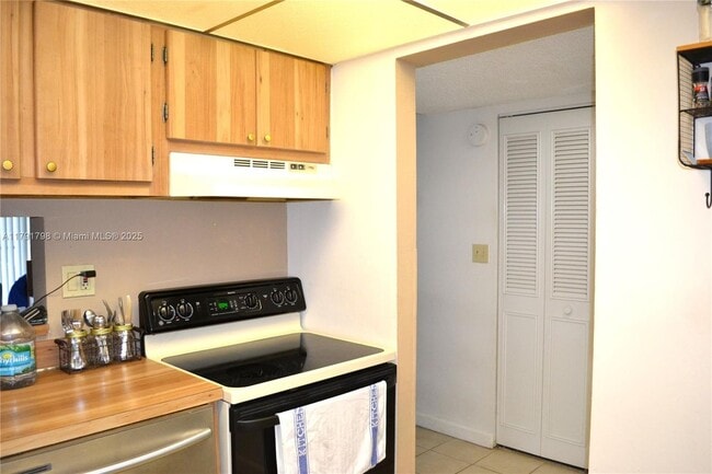 Building Photo - 8005 SW 107th Ave