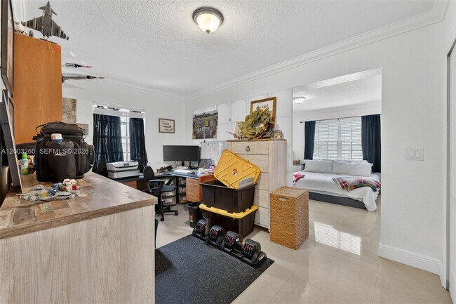 Building Photo - 9000 SW 40th Terrace