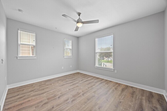Building Photo - 2222 Simond Ave