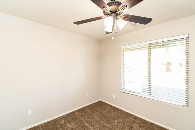 Building Photo - 2285 E Yavapai Ln