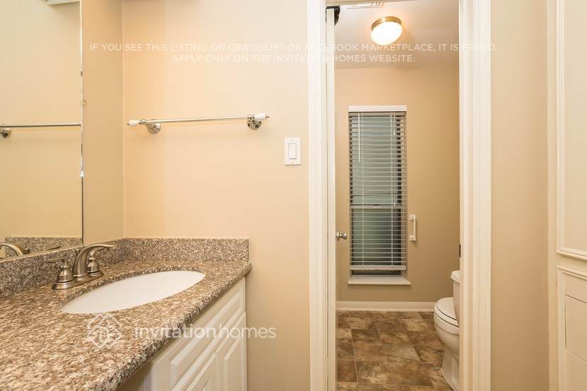 Building Photo - 12103 Silver Creek Dr