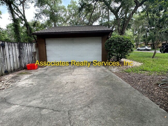 Building Photo - Single Family home in The Woodland in SW Gainesville-Great Location!