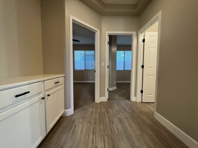 Building Photo - Cozy Cul De Sac house FOR RENT in a GREAT location