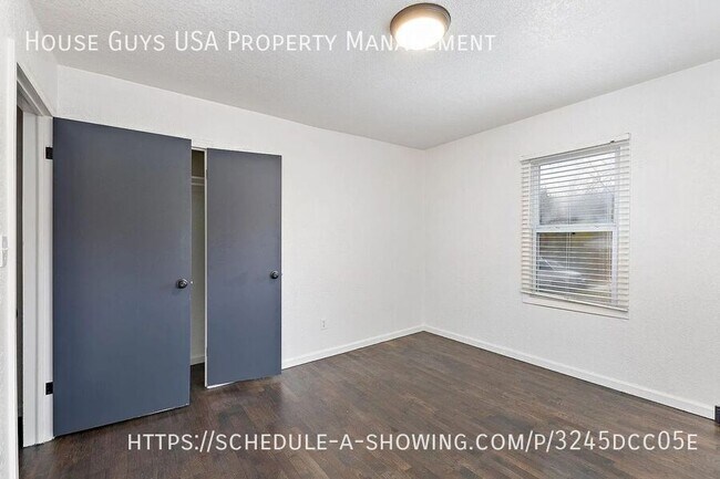 Building Photo - 5400 NE 49th St