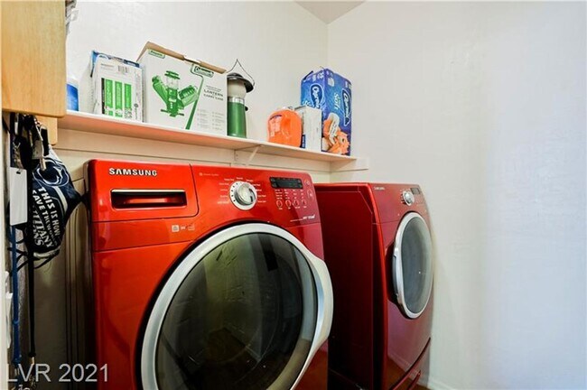 Building Photo - Beautiful townhouse for Rent!