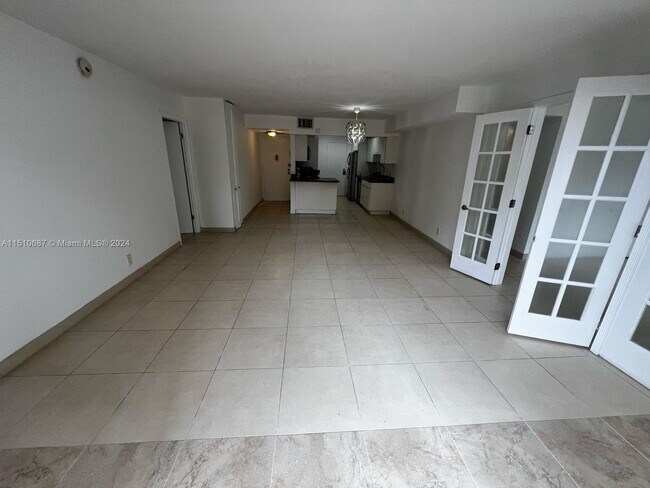 Building Photo - 2201 S Ocean Dr