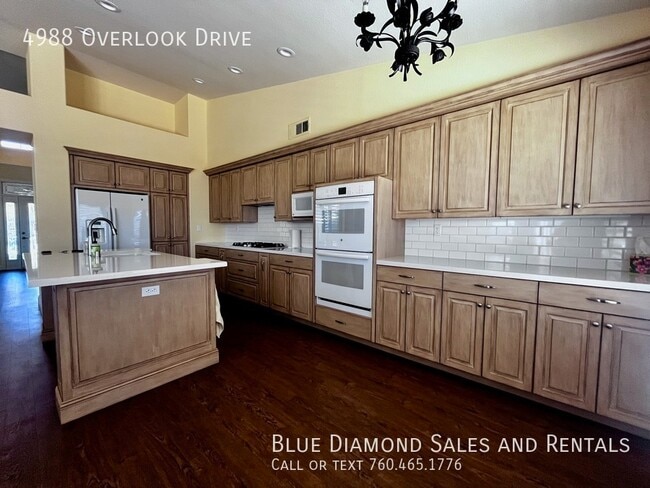 Building Photo - 4988 Overlook Dr