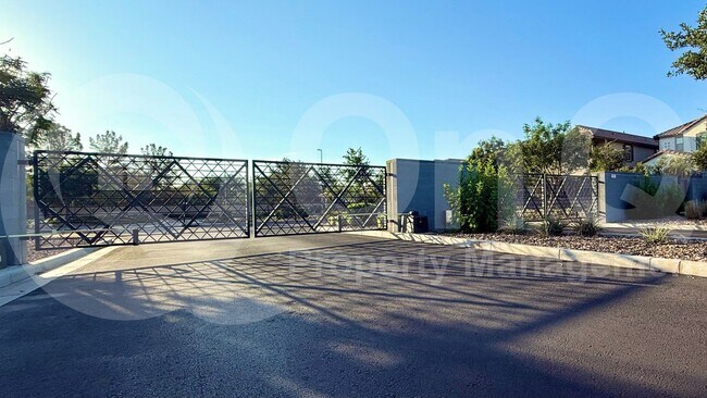Building Photo - 1068 E Sabino Dr