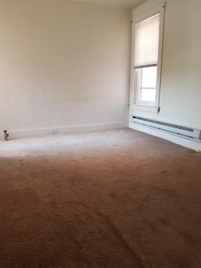 Building Photo - 211 W 5th St