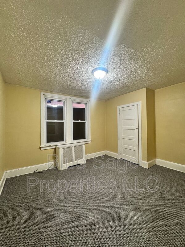 Building Photo - 906 Coates St