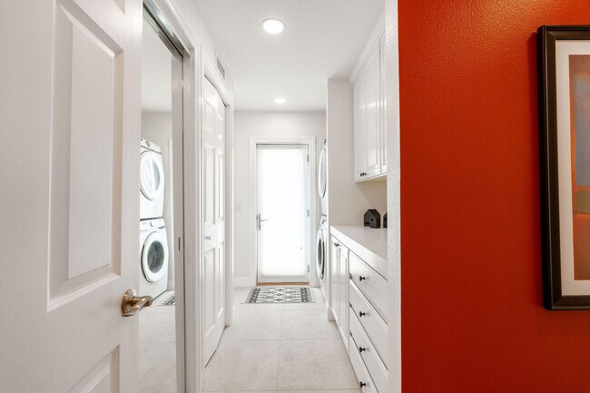 Building Photo - 48910 Noline Pl