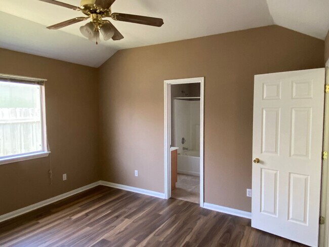 Building Photo - 146 Meadowlark Cir
