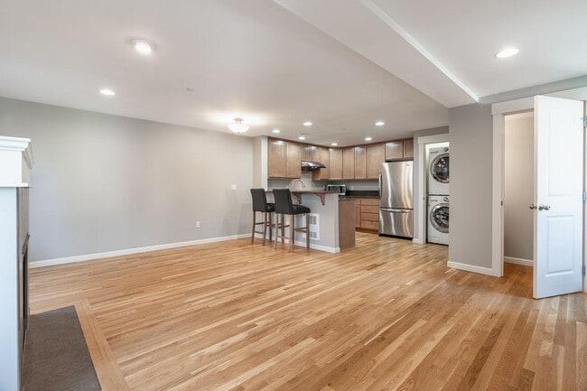 Building Photo - 2bd/2.5ba Seattle Townhome