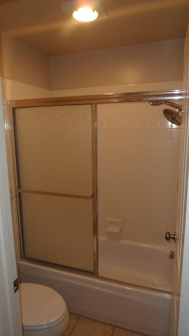 Building Photo - 8215 E White Oak Ridge