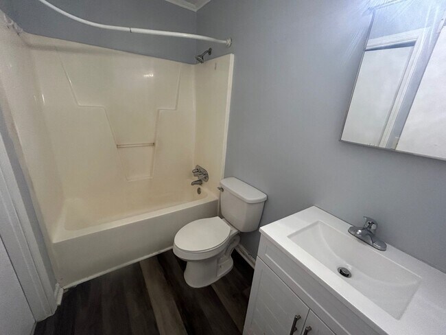 Building Photo - 715 Montague Road Unit D