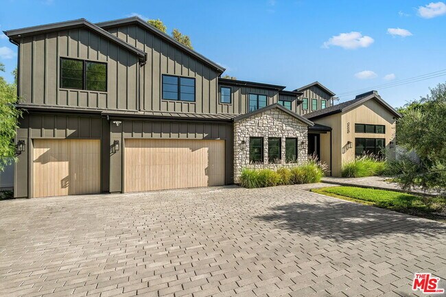 Building Photo - 5124 Calvin Ave