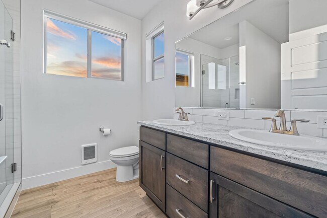 Building Photo - Boise Bench 3bd/2bd Townhome with VIEWS of...