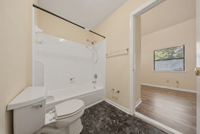 Building Photo - Spacious 2 bedroom townhouse with an additional loft located near TCC!