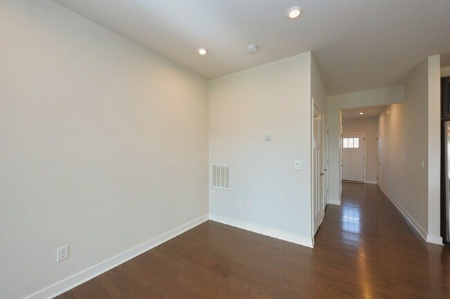 Building Photo - Rent to Own Option - Beautiful, like new 3BR/2.5BA townhouse in Goodlettsville