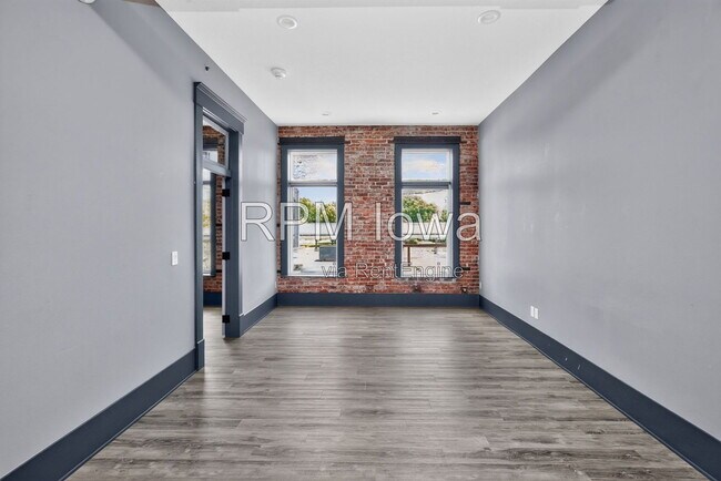 Building Photo - 1214 2nd St