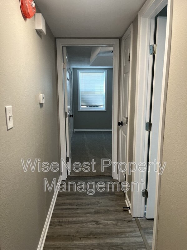 Building Photo - 708 NE Ball Dr