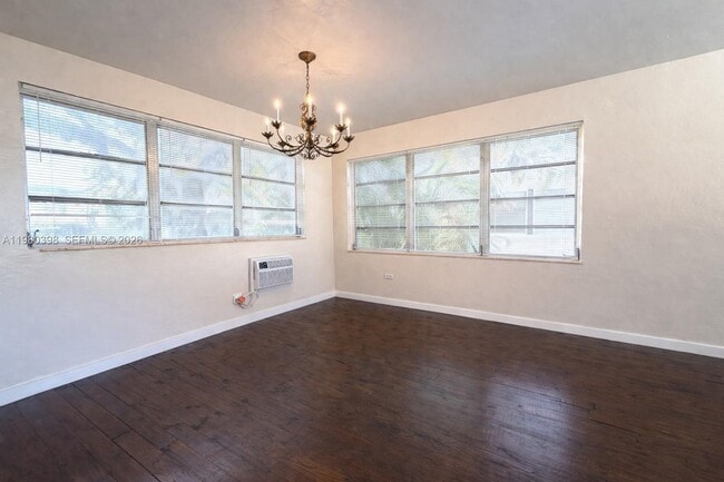 Building Photo - 4710 Pine Tree Dr