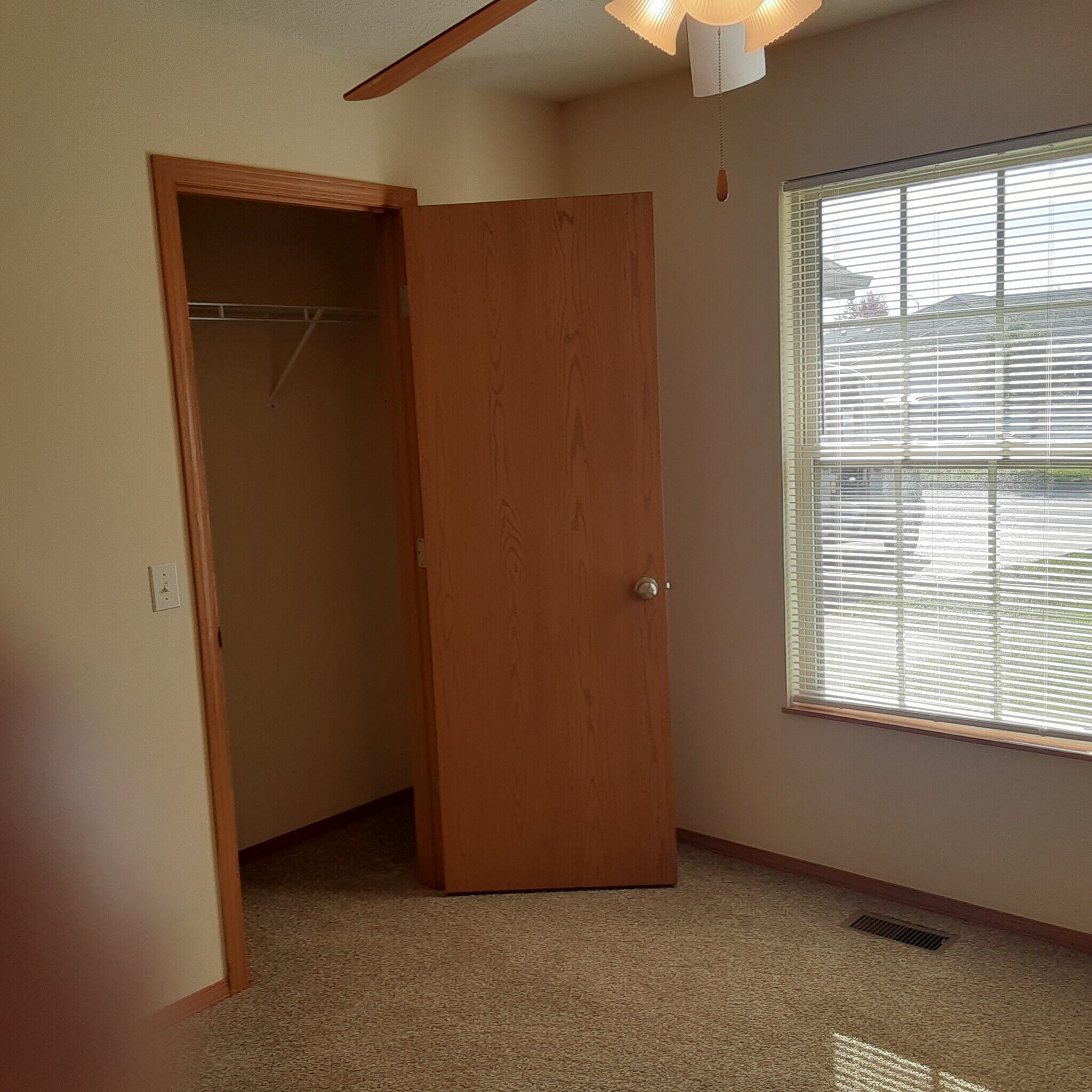 Building Photo - 4475 W Nicholas St