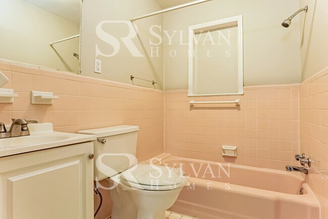 Building Photo - Prepare to fall in love with this 4 bedroo...