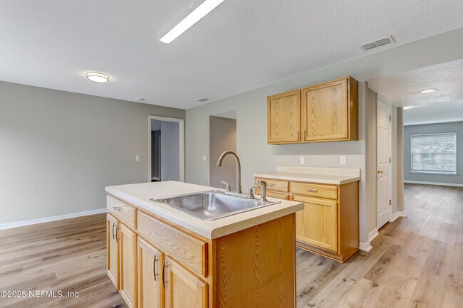 Building Photo - 172 King Arthur Ct