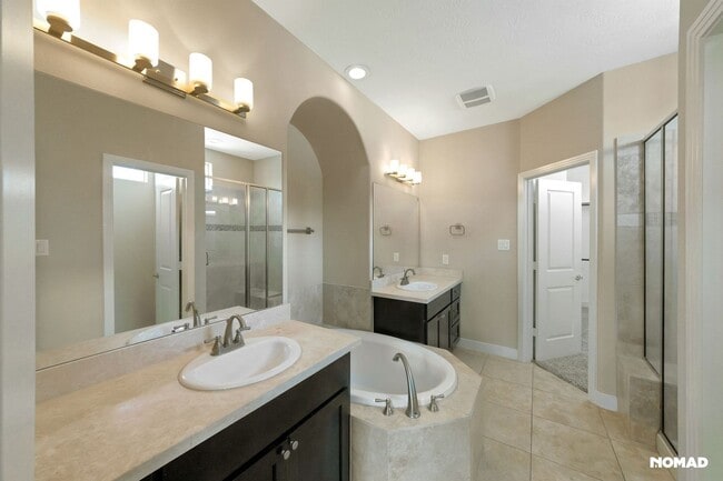 Building Photo - Stylish 3BR gated Townhome in Houston