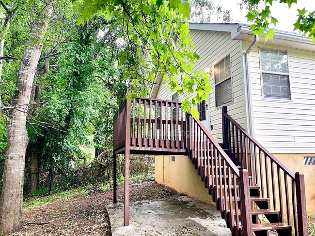 Building Photo - 132 Samanthas Way