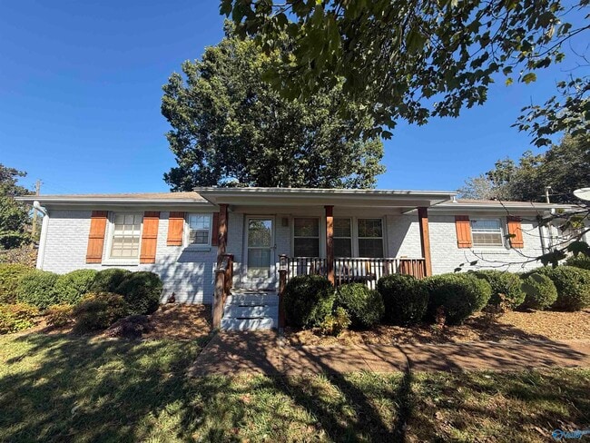 Primary Photo - 300 McAlpine Dr SE