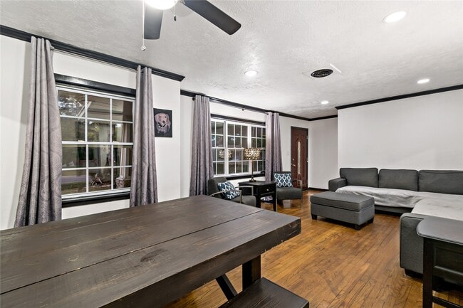 Building Photo - 5923 Moonmist Dr