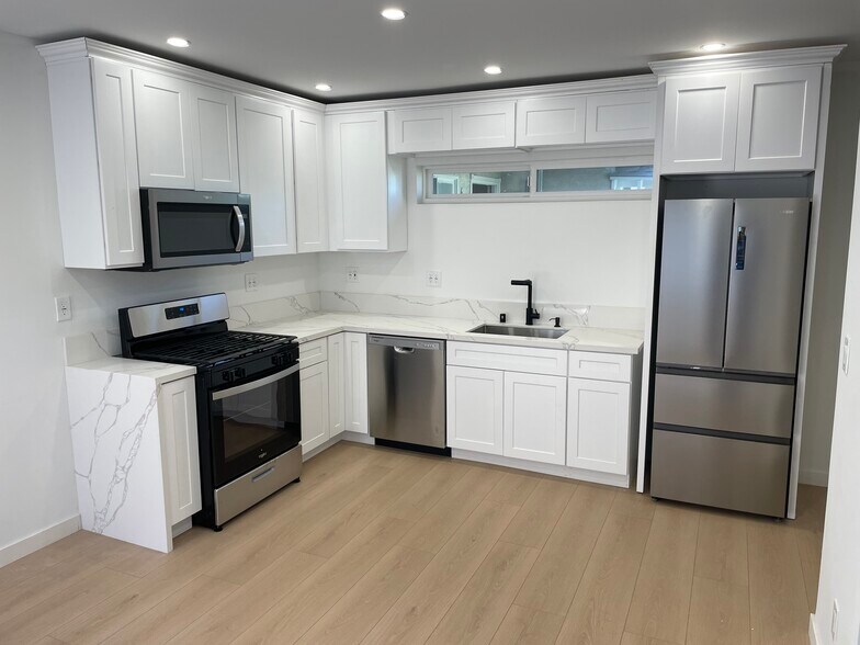 Building Photo - 6914 McLaren Ave