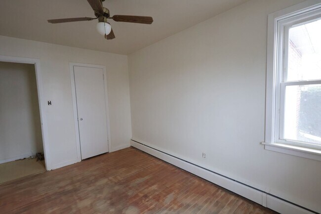 Building Photo - Rancher on a Quiet Manheim Borough Street