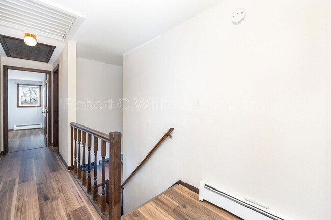 Building Photo - 42 Valley View Ln