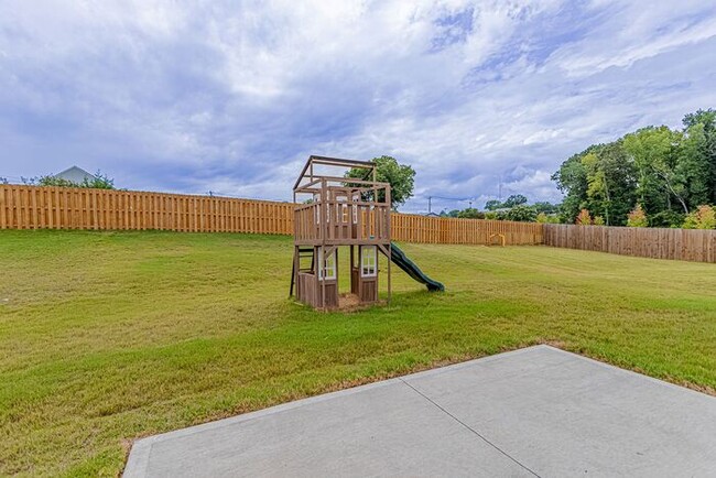 Building Photo - Beautiful Home in the City of Woodruff