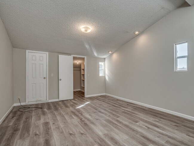 Building Photo - 6409 Miles Ln