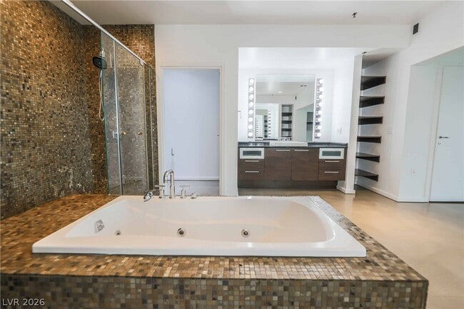 Building Photo - 900 S Las Vegas Blvd