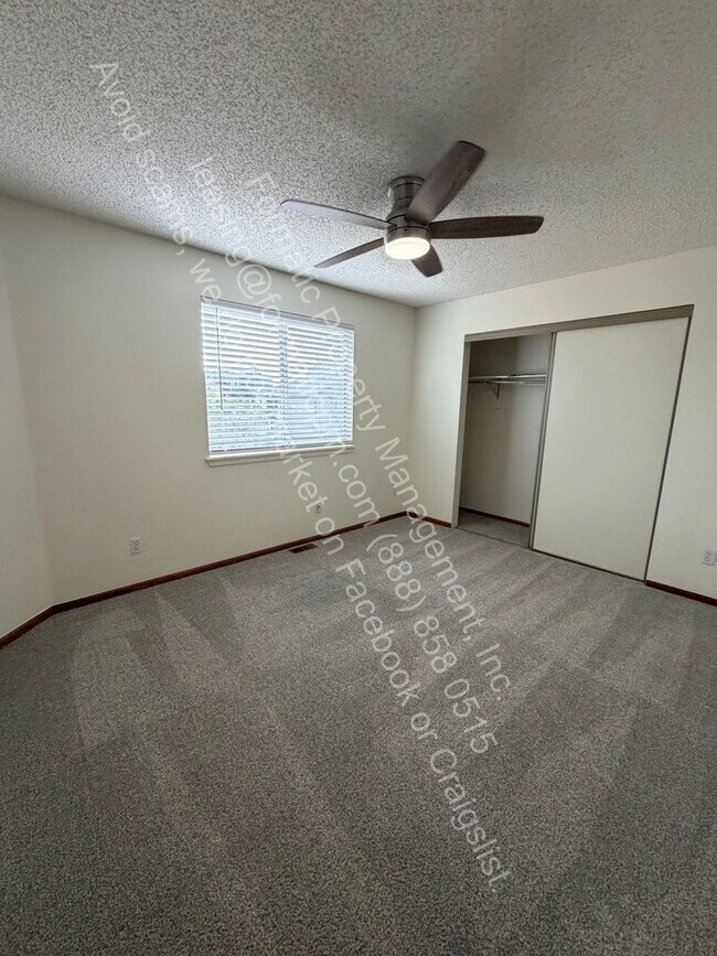 Building Photo - 9663 Lameria Dr